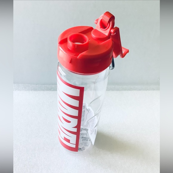 Marvel Plastic Red Water Bottle with  carabiner 750ml - Picture 3 of 3